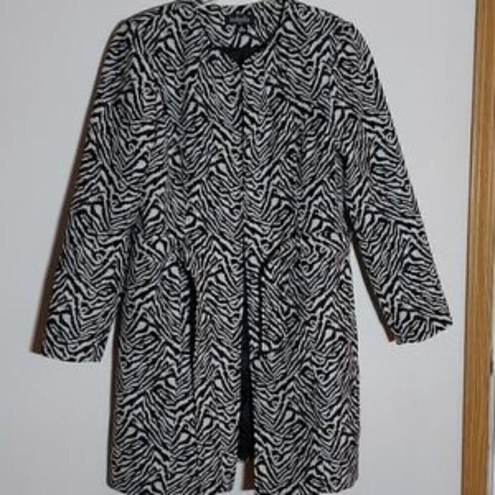 Isabella woman long jacket. Size 8 pea coat formal casual gift christmas white b